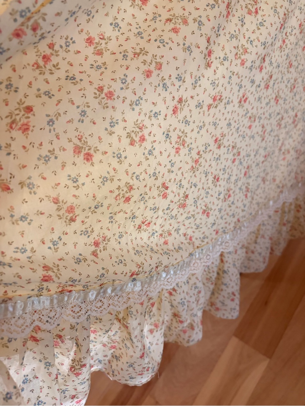 Vintage 1970’s Yellow Floral Maxi Dress with Lace Trim - Picture 6 of 8